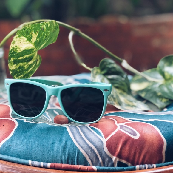 🌿 HP!! Turquoise Thick-Framed Vintage Sunnies🌿 - Picture 2 of 8